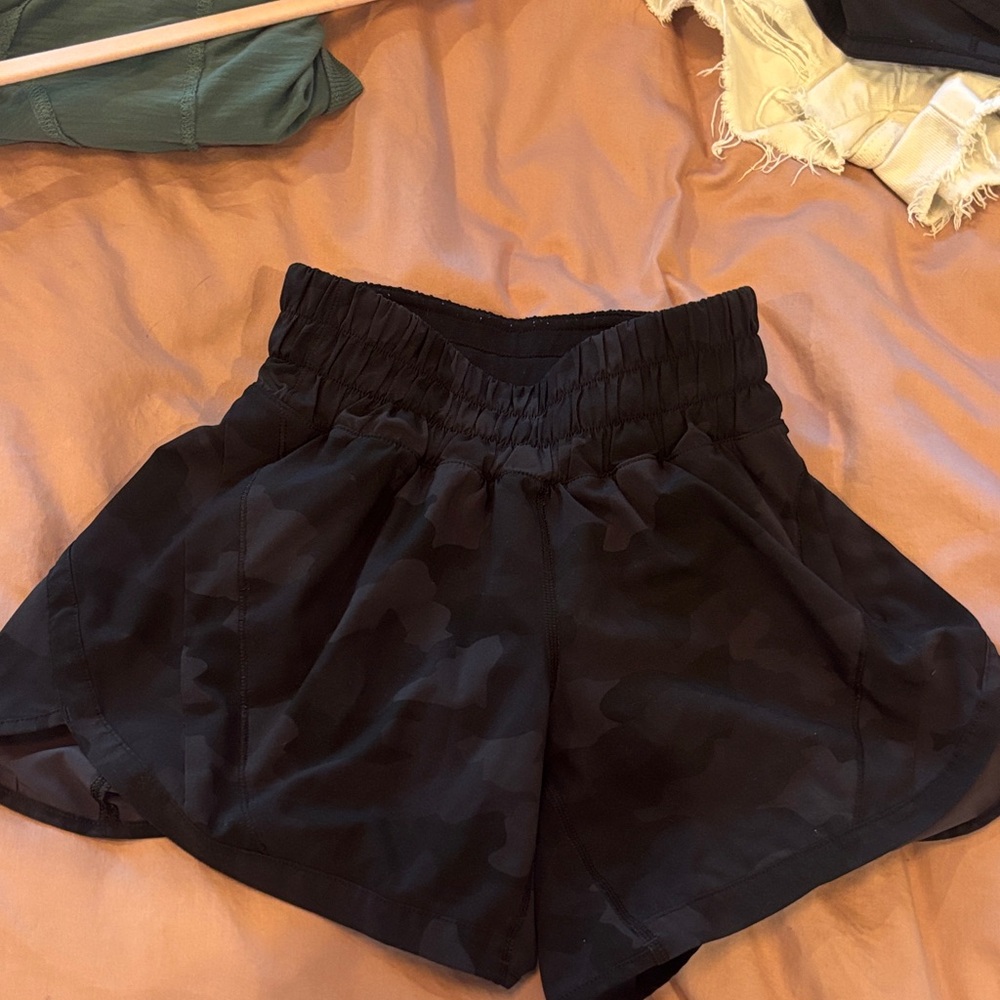 Lululemon Camo Hotty Hot shorts- size 0